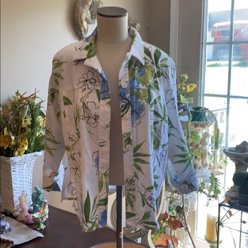 Lilly of California women’s large floral cotton blend button down shirt top